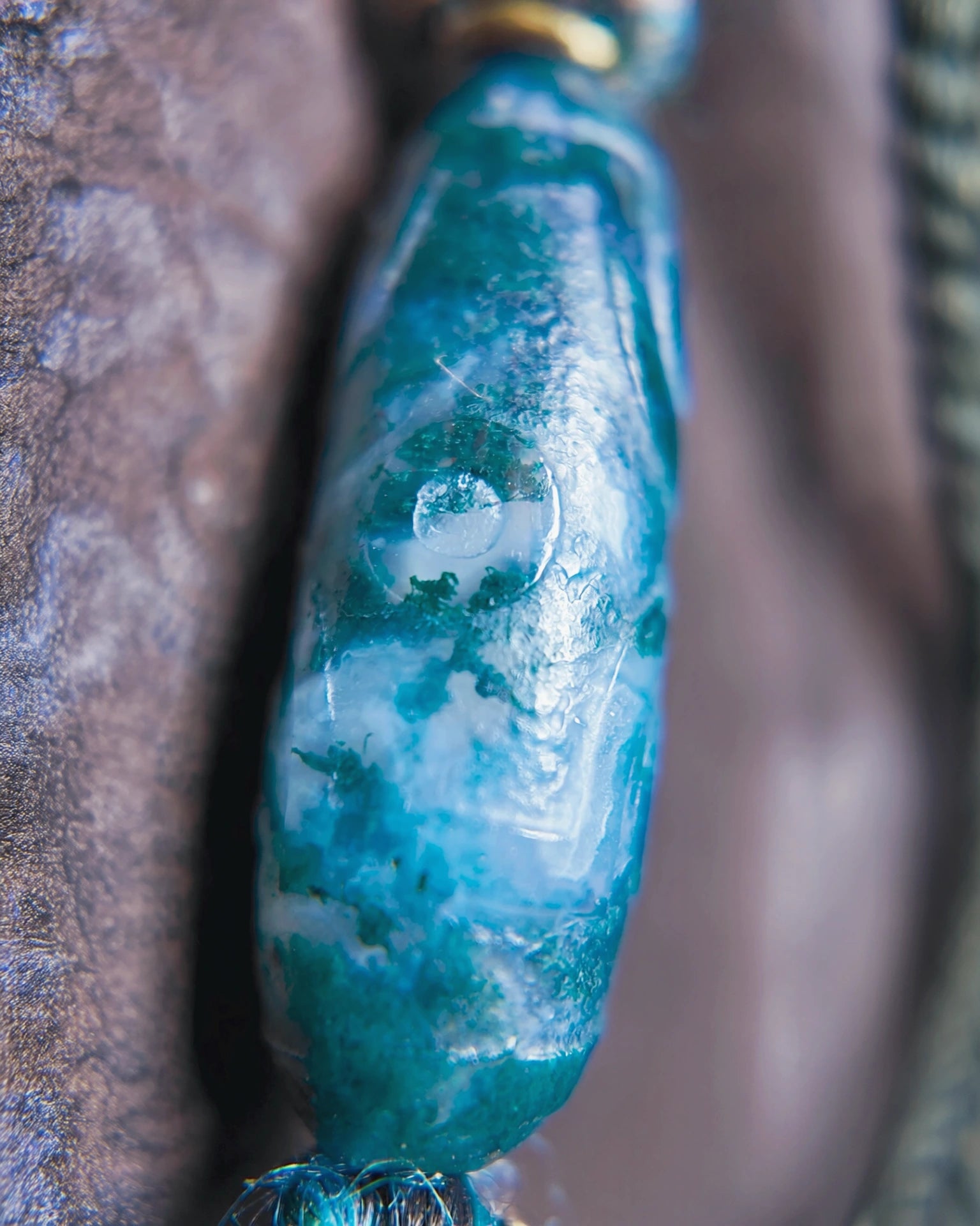 Front macro of the 40 x 14.5 mm moss agate Dzi-form focal